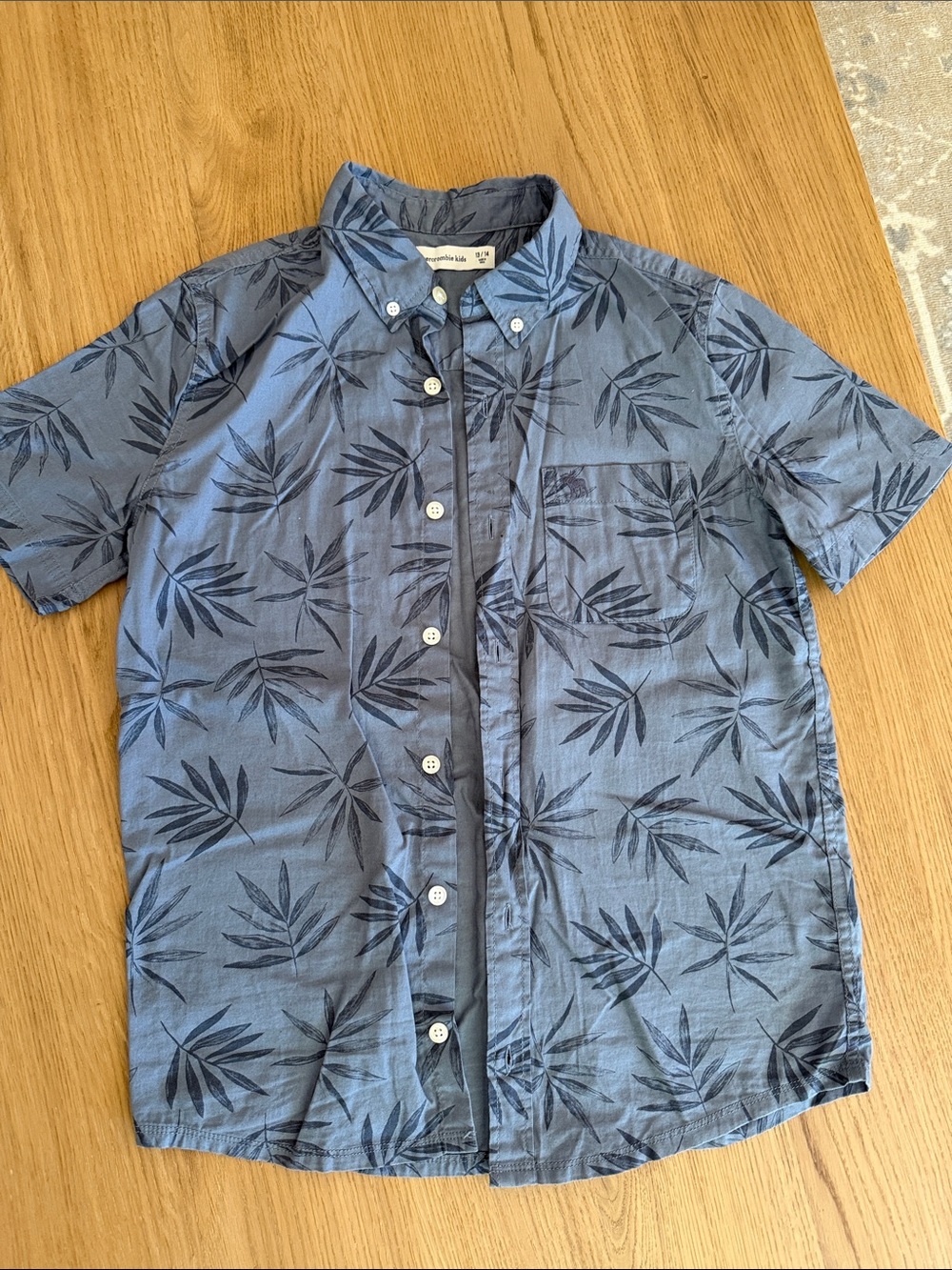 Abercrombie kids Blue Short-Sleeve Button-Up Shirt with Leaf Print